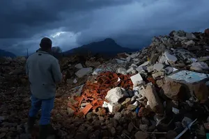 Hiện trường một vụ đổ trộm rác vật liệu xây dựng tại Pháp