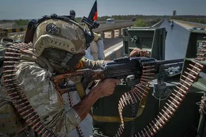 Lực lượng an ninh gác bên ngoài trụ sở của UNAMA tại Herat (Afghanistan), ngày 31-7-2021. Ảnh: TTXVN