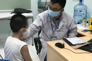 Trẻ bị bệnh tim bẩm sinh được thăm khám tại Bệnh viện Nhi đồng 1 (TPHCM) để phòng ngừa đột quỵ