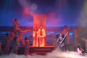 Khí tiết anh dũng, kiên cường, bất khuất của người anh hùng cách mạng Lê Hồng Phong và Nguyễn Thị Minh Khai là tấm gương cho bao thế hệ thanh niên noi theo. Ảnh: THÚY BÌNH