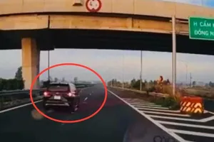 Podcast tin trưa 5-6: Nữ tài xế đi lùi trên cao tốc; TPHCM bố trí phòng thi riêng cho 6 thí sinh "đặc biệt"...