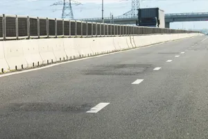 Cao tốc Vĩnh Hảo - Phan Thiết chưa thu phí đã dặm vá nhiều nơi