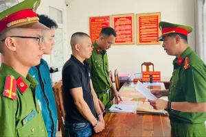 Bắt đối tượng lừa đổi vé số giả trúng thưởng để chiếm đoạt tiền của người khuyết tật