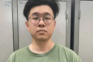 Hà Nội: Khởi tố người đàn ông đánh phụ nữ ở sảnh chung cư 