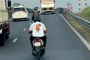 Xử lý hai xe mô tô chạy tốc độ cao, lạng lách trên cao tốc Trung Lương – Mỹ Thuận