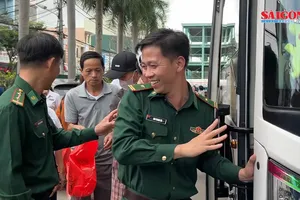 Chuyến xe nghĩa tình đưa bệnh nhân về quê đón Tết