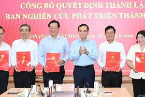 Công bố quyết định thành lập Ban Nghiên cứu phát triển TPHCM