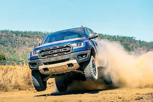 Thể hiện sức mạnh và di sản về thiết kế các dòng xe bán tải, đa dụng, ra mắt Ranger Raptor  ​