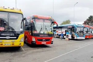 Tặng vé “chuyến tàu nghĩa tình” cho 1.200 công nhân