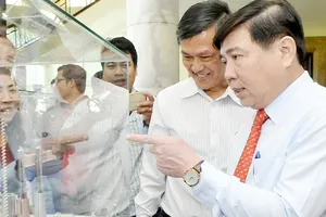 Tăng trưởng trong khó khăn: Điểm sáng kinh tế TPHCM 