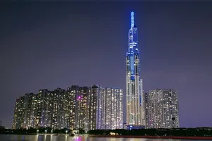 “Nụ cười Việt Nam” tỏa sáng trên tháp Landmark 81 truyền đi thông điệp hòa bình