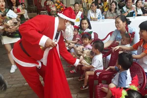 Giáng sinh ấm áp với các cháu mồ côi