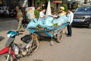 Chuyển hóa điểm nóng lấn chiếm lòng lề đường