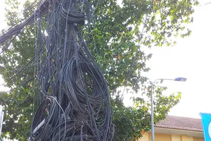 Chằng chịt đường dây điện