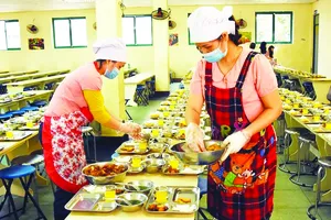 Siết an toàn thực phẩm học đường 