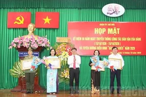 Tuyên dương gương điển hình “Dân vận khéo” 