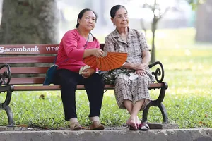 Người già họp lớp