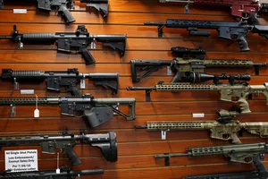 Một cửa hàng bán súng tại Mỹ. Ảnh: WALL STREET JOURNAL