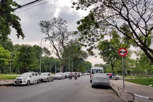 Quyết liệt xử lý tình trạng đậu xe tùy tiện 