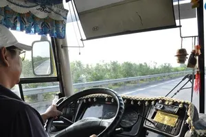 Hoàn thành lắp camera trên xe khách trước 1-7