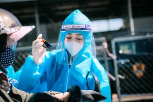 Tuyển thủ làm tình nguyện viên