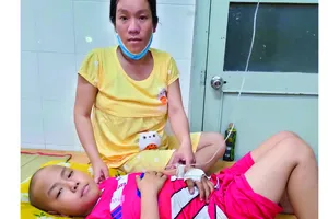Bé trai 8 tuổi ung thư máu