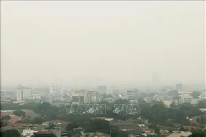 Không khí ô nhiễm bao trùm thủ đô Jakarta, Indonesia. Ảnh tư liệu: TTXVN
