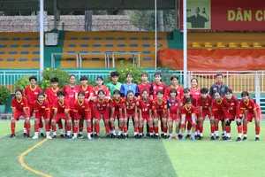 Thầy trò đội trẻ nữ TPHCM tại sân Tao Đàn.