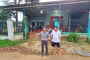 Nguy cơ mất đất vì giao sổ đỏ cho cán bộ xã