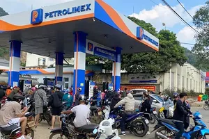 Nhiều nơi ở miền Bắc bán xăng dầu nhỏ giọt