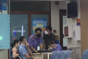 Bắt khẩn cấp Chấp hành viên nhận hối lộ 350 triệu đồng