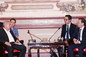 Chủ tịch UBND TPHCM Phan Văn Mãi tiếp ông Ulises Guilarte De Nacimiento