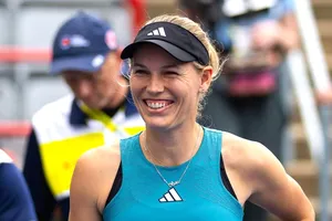 Wozniacki nở nụ cười khi trở lại