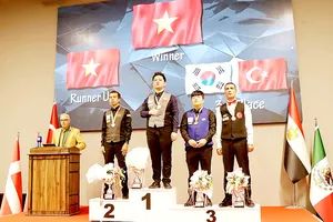 Tay cơ Bao Phương Vinh xuất sắc giành ngôi vô địch thế giới nội dung carom 3 băng cho billiards Việt Nam