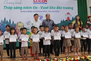 Chương trình “Thắp sáng niềm tin – Vượt khó đến trường” đến với học sinh nghèo tỉnh Lâm Đồng