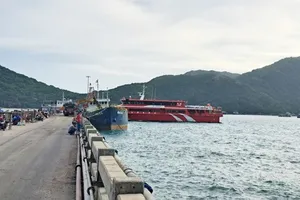 Cân bằng phát triển du lịch với bảo tồn hệ sinh thái ở Côn Đảo