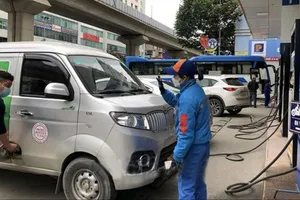 Xăng RON95-III tăng 3 đồng, xăng E5RON92 giảm 13 đồng