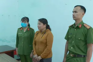 Công an thi hành lệnh khởi tố, bắt bà Sen