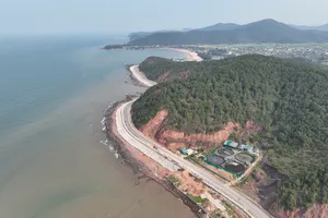 Động lực từ những cung đường ven biển - Bài 1: Nối liền mạch ven biển