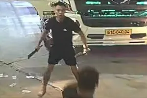 Hình ảnh ẩu đả được camera khu vực cây xăng ghi lại