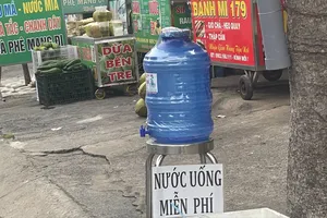 "Bình nước 0 đồng" giải nhiệt mùa hè