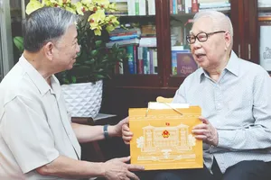 Chủ tịch nước Tô Lâm thăm, chúc mừng các nhà báo lão thành