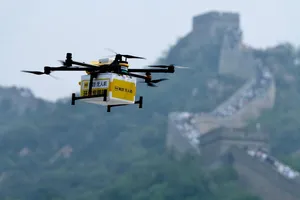 Drone giao hàng ở Vạn lý trường thành