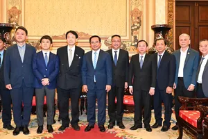 Chủ tịch UBND TPHCM tiếp Lãnh sự Danh dự Việt Nam tại TP Nagoya (Nhật Bản) và lãnh đạo Samsung Việt Nam 