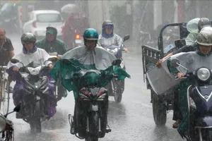 Miền Nam vẫn mưa trái mùa, phía Bắc sắp có không khí lạnh