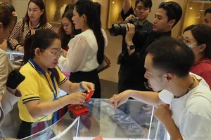 Sáng nay 3-4, giá vàng trong nước thiết lập kỷ lục mới