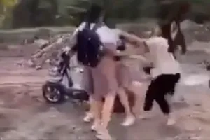 Hình ảnh vụ việc cắt từ clip 