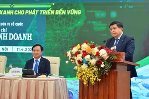 Phó Thủ tướng Nguyễn Chí Dũng phát biểu tại diễn đàn, sáng 11-4
