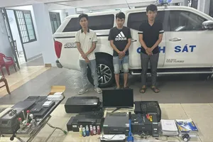 Bắt giữ 4 đối tượng trong đường dây làm giả con dấu, tài liệu của cơ quan nhà nước