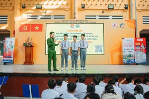 Công an TPHCM tuyên truyền phòng chống ma túy với học sinh trên địa bàn